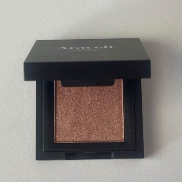 Araceli eyeshadow - Picture 3 of 6